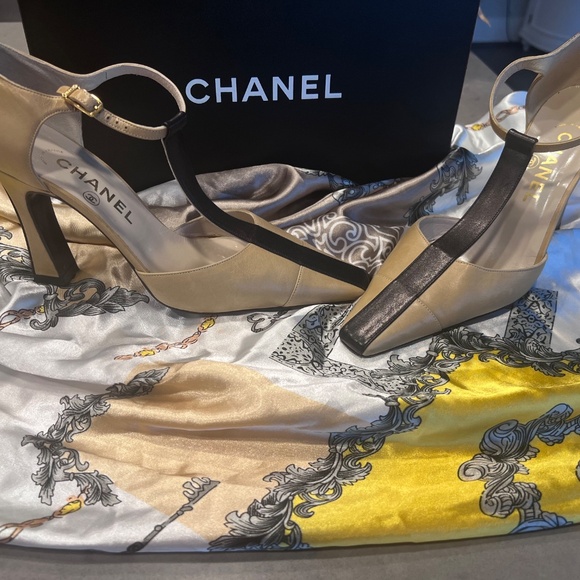 CHANEL High Heel in Beige and Black Smoothie Lamb Leather US 8 - Picture 6 of 7